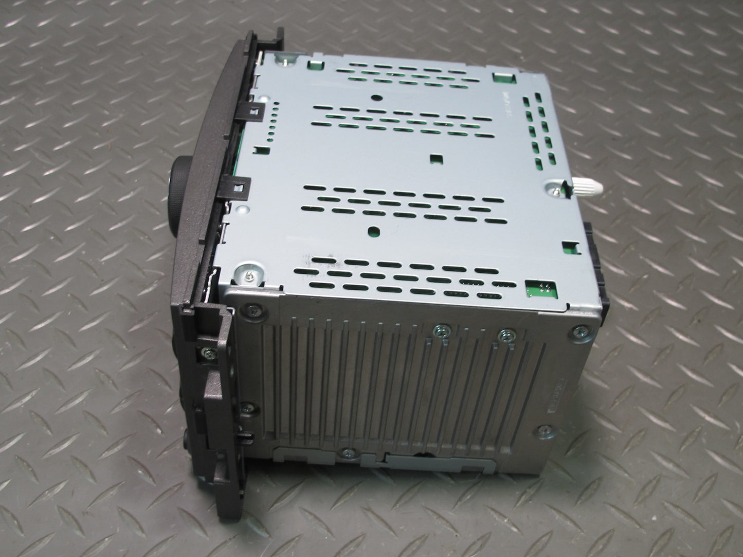 06-08 Pontiac Solstice AM FM Stereo Radio CD Disc Player Head Unit 15878904 OEM