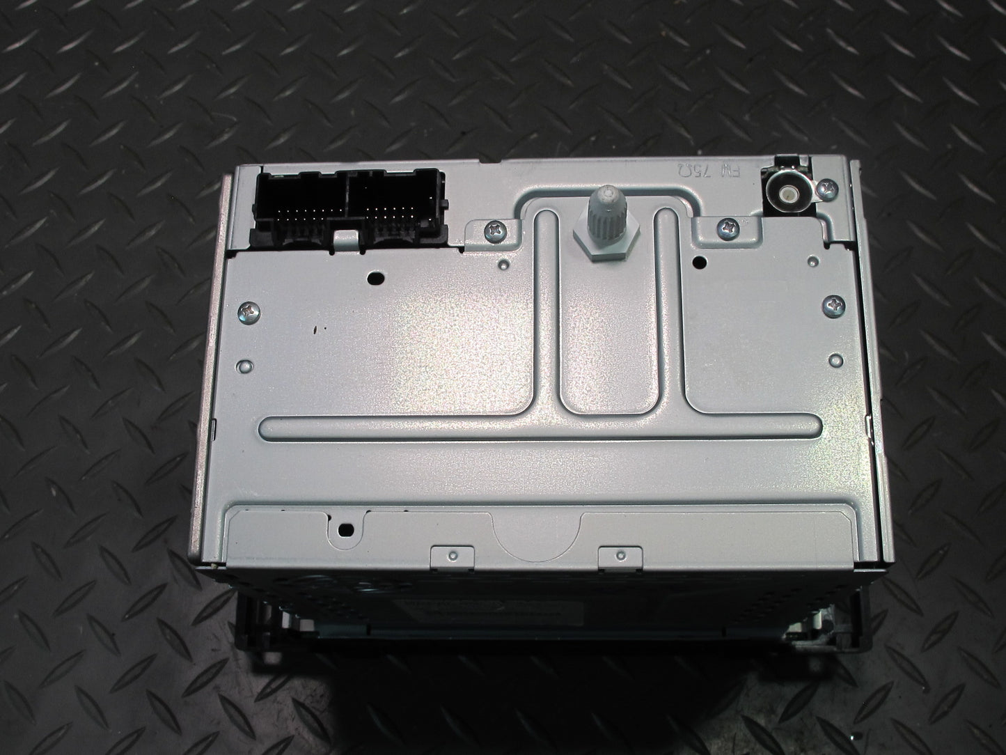 06-08 Pontiac Solstice AM FM Stereo Radio CD Disc Player Head Unit 15878904 OEM