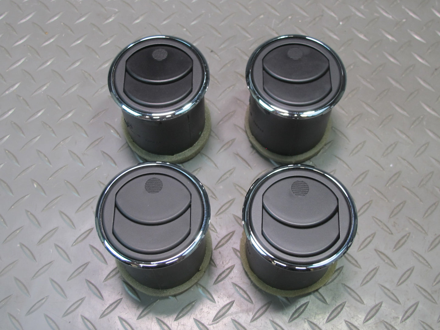 06-09 Pontiac Solstice Set of 4 Dash Front Left & Right A/C Air Vent OEM