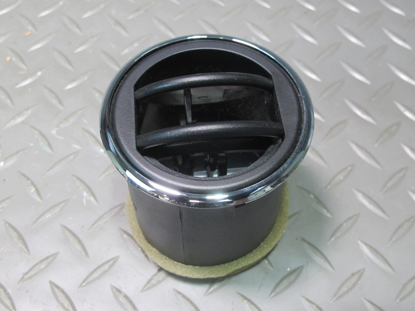 06-09 Pontiac Solstice Set of 4 Dash Front Left & Right A/C Air Vent OEM