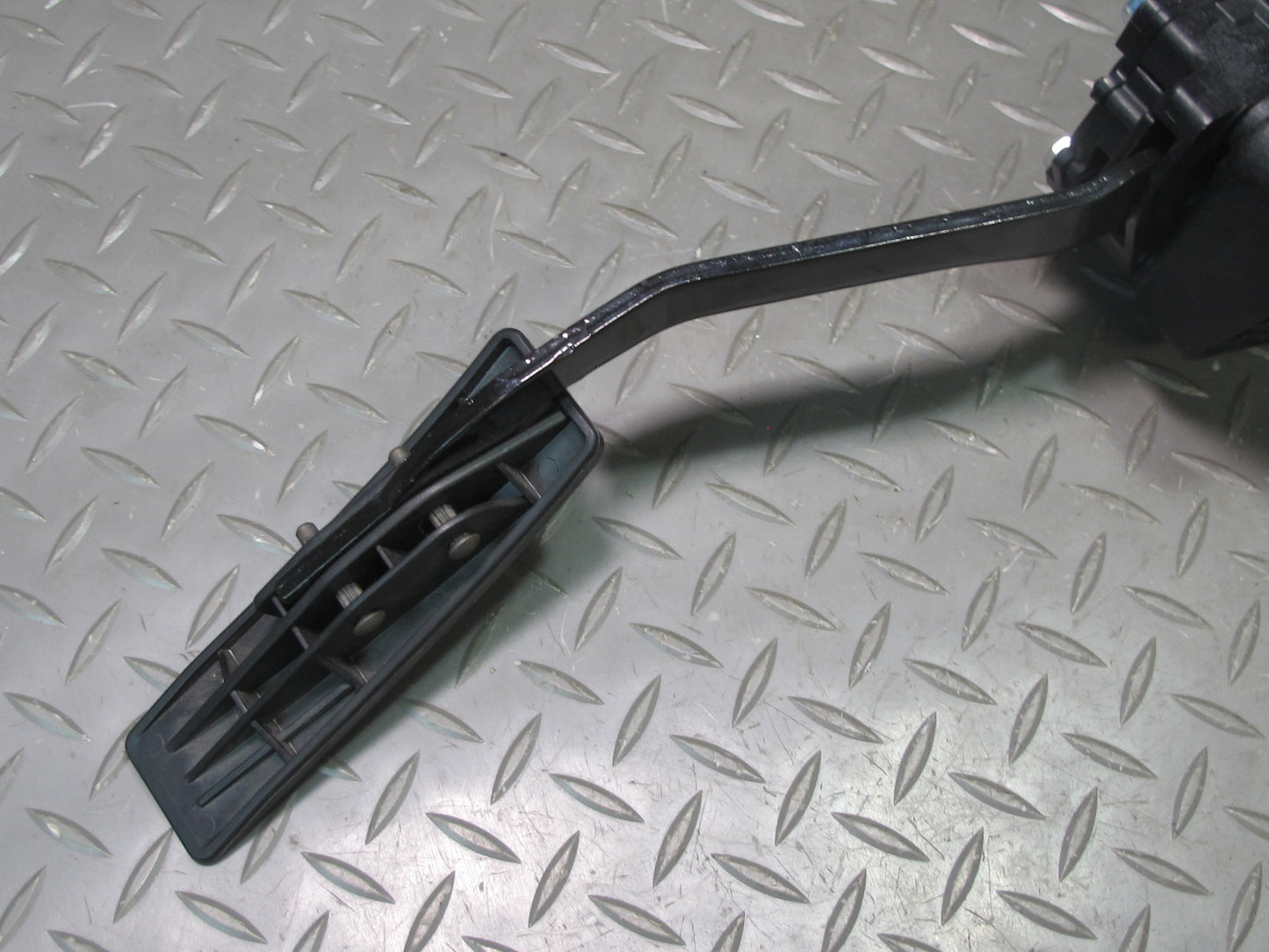 06-09 Pontiac Solstice Gas Acceleration Pedal 10351283 OEM