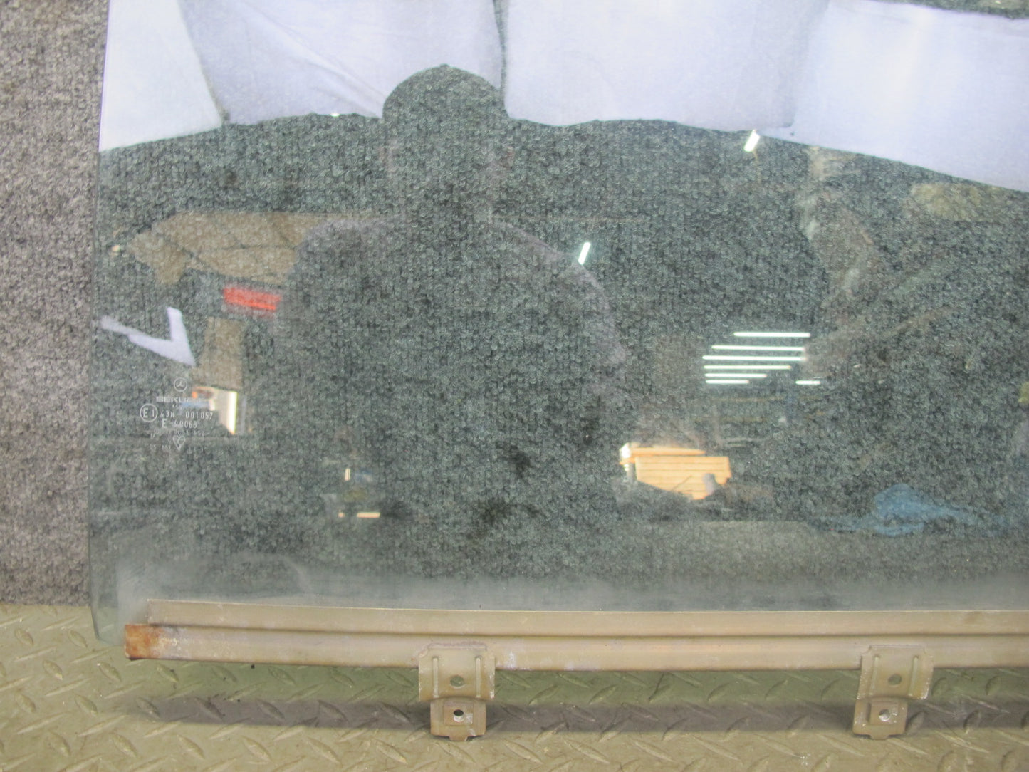 75-85 Mercedes W123 300D 240D Sedan Rear Right Door Glass Window OEM