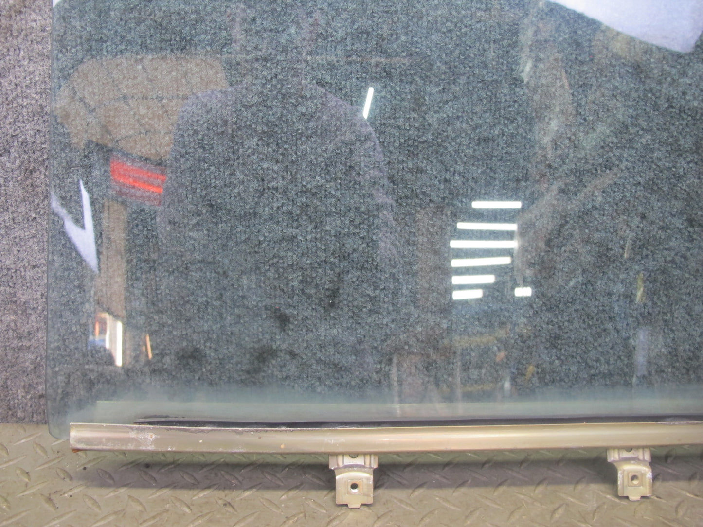 75-85 Mercedes W123 300D 240D Sedan Rear Right Door Glass Window OEM