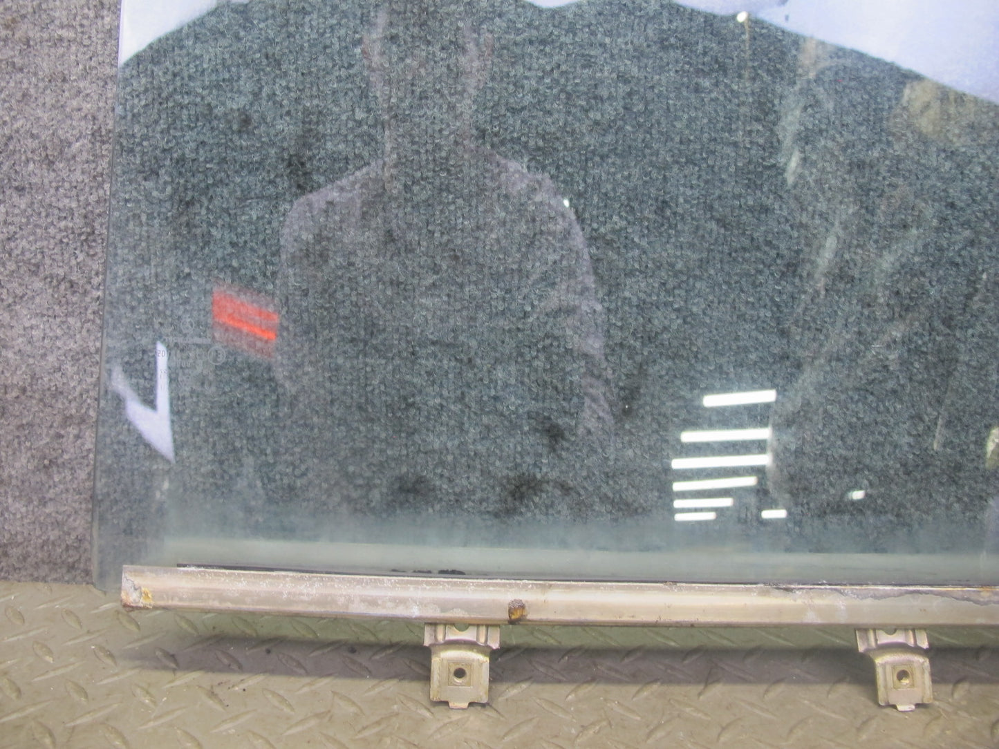 75-85 Mercedes W123 300D 240D Sedan Rear Left Door Glass Window OEM