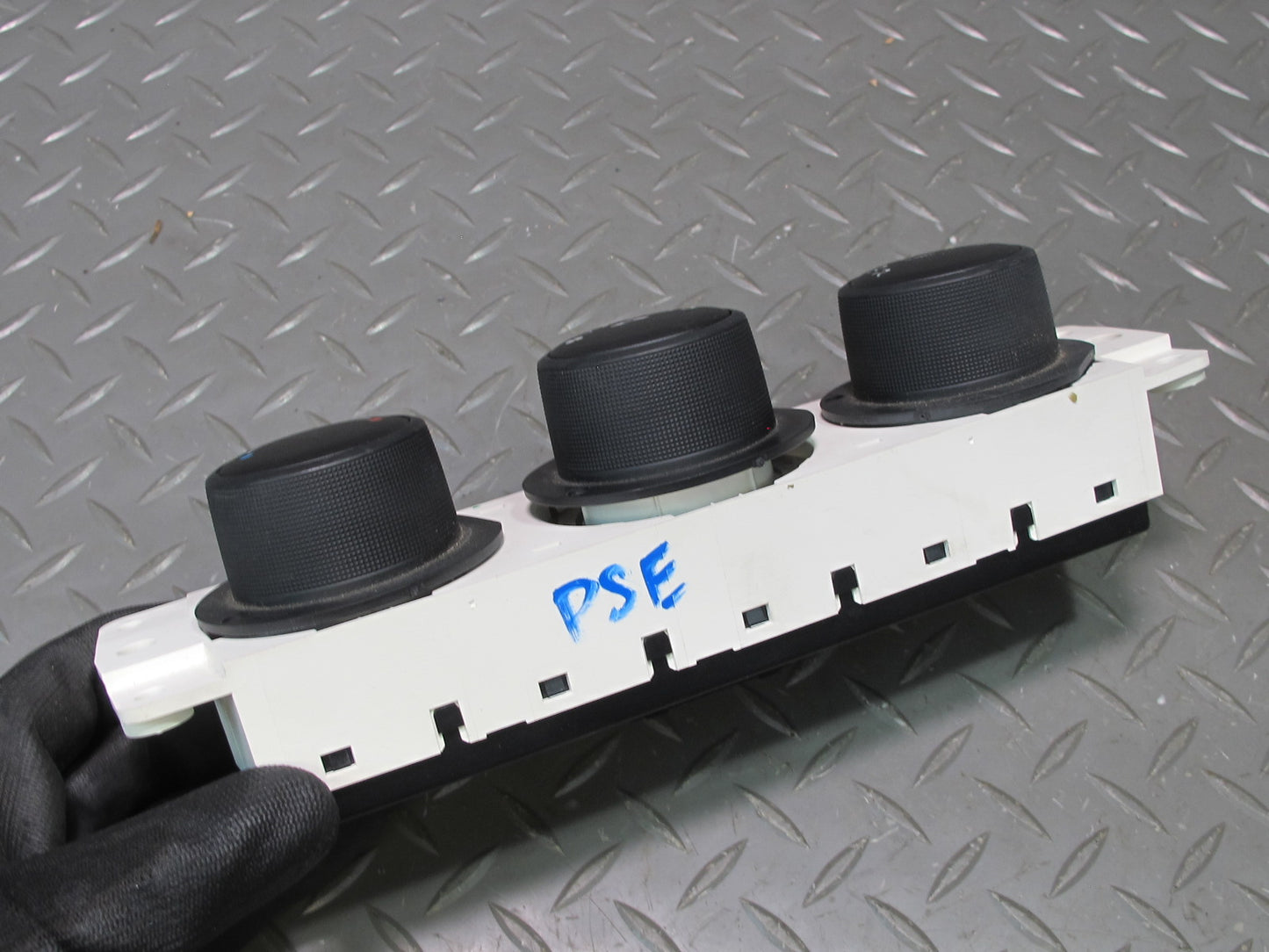 06-08 Pontiac Solstice A/C Heater Climate Control Switch Panel 15286622 OEM