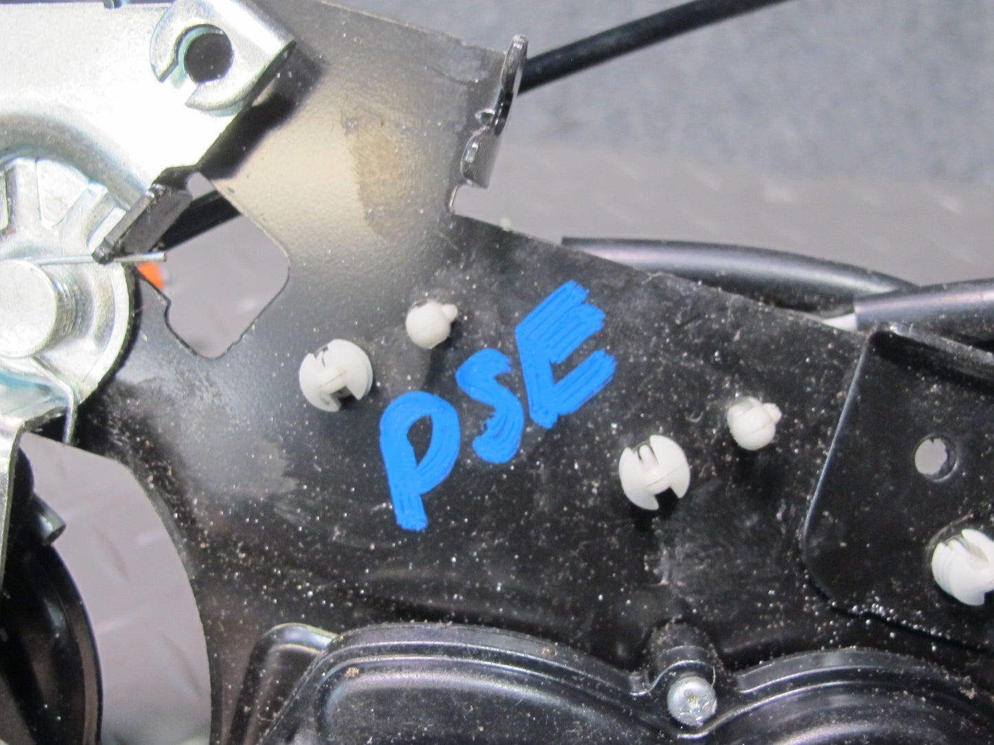 06-09 Pontiac Solstice Conv Roof Lock Latch Mechanism w Lock Latch Cable Set OEM