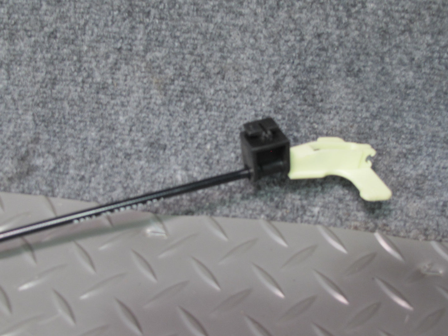 06-09 Pontiac Solstice Conv Roof Lock Latch Mechanism w Lock Latch Cable Set OEM