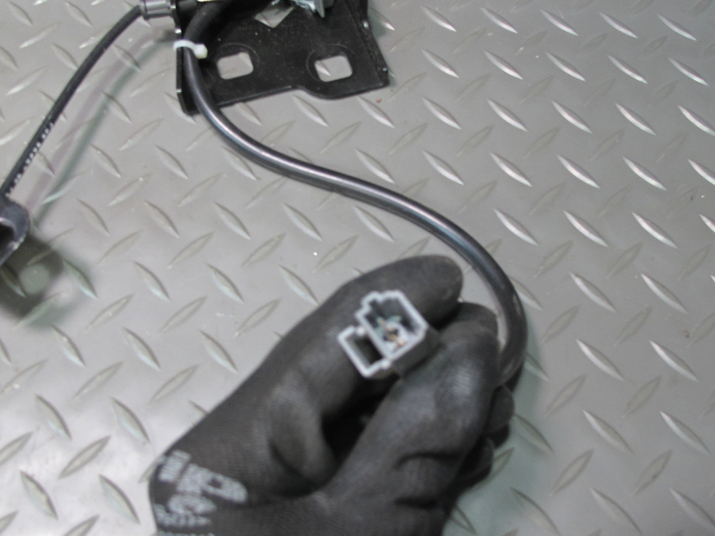 06-09 Pontiac Solstice Conv Roof Lock Latch Mechanism w Lock Latch Cable Set OEM