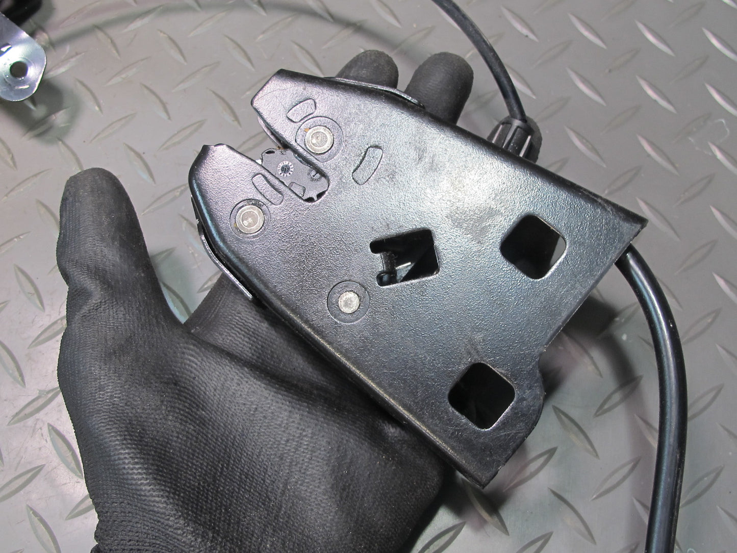 06-09 Pontiac Solstice Conv Roof Lock Latch Mechanism w Lock Latch Cable Set OEM