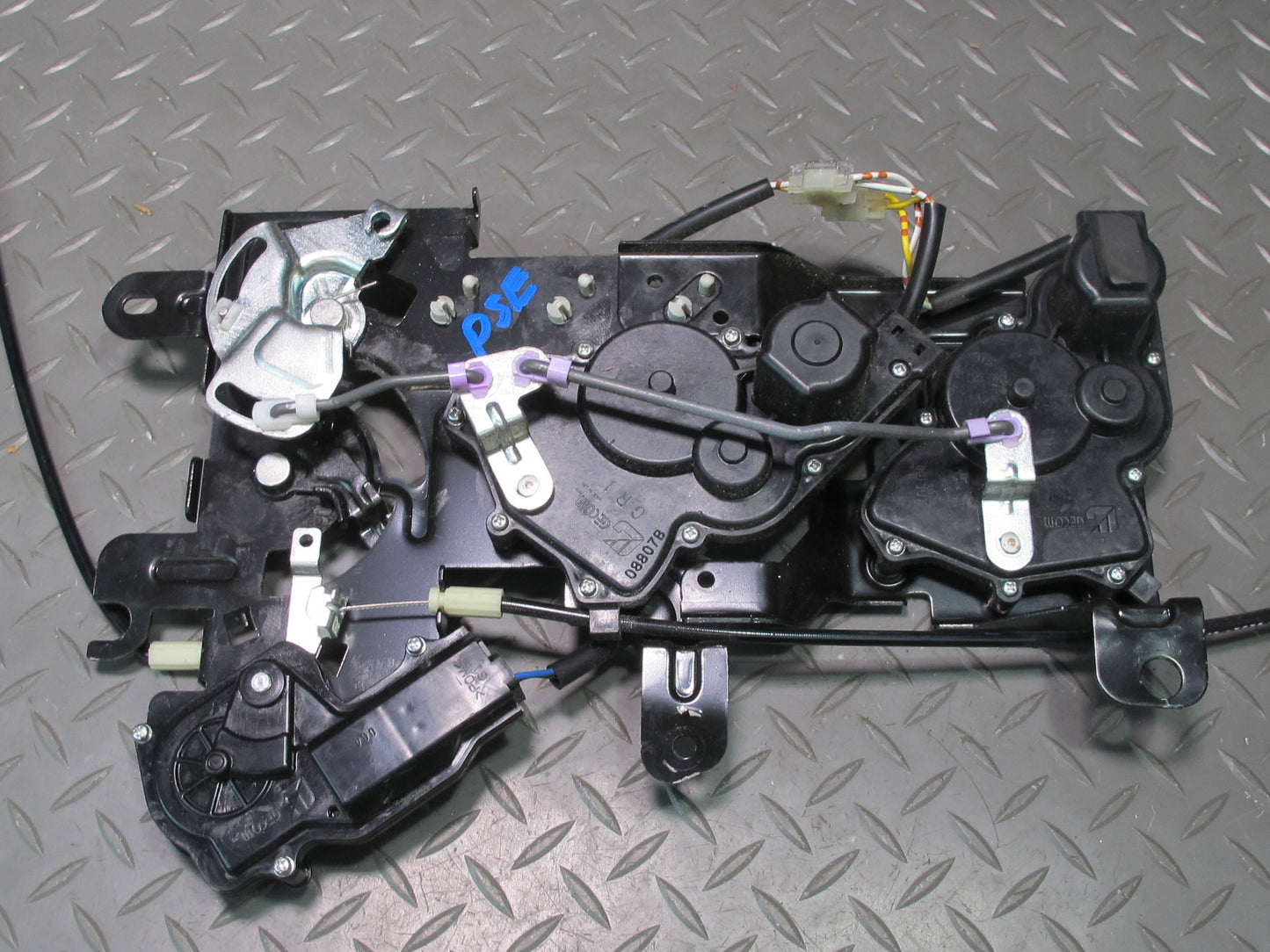 06-09 Pontiac Solstice Conv Roof Lock Latch Mechanism w Lock Latch Cable Set OEM