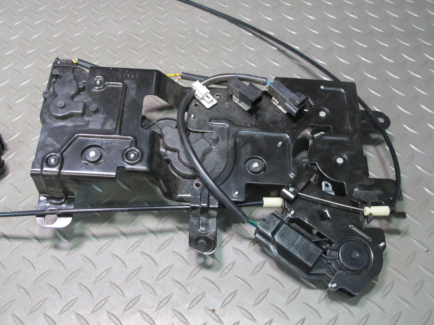 06-09 Pontiac Solstice Conv Roof Lock Latch Mechanism w Lock Latch Cable Set OEM