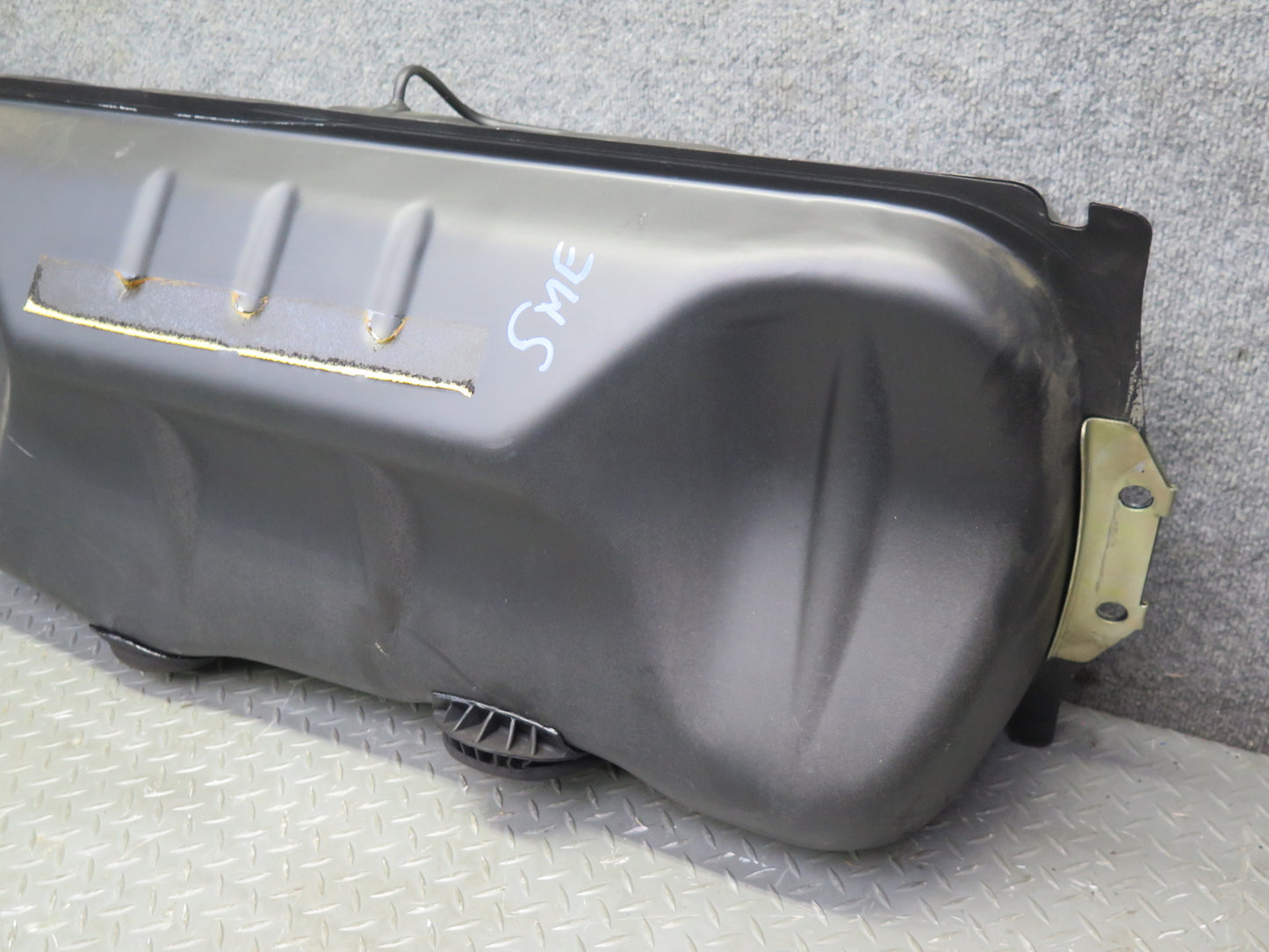 82-85 Mercedes W123 300D 240D Diesel Sedan Fuel Tank Unit w Cap OEM