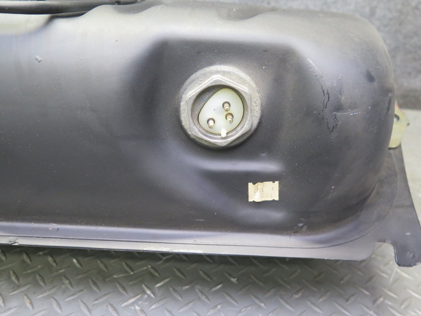 82-85 Mercedes W123 300D 240D Diesel Sedan Fuel Tank Unit w Cap OEM