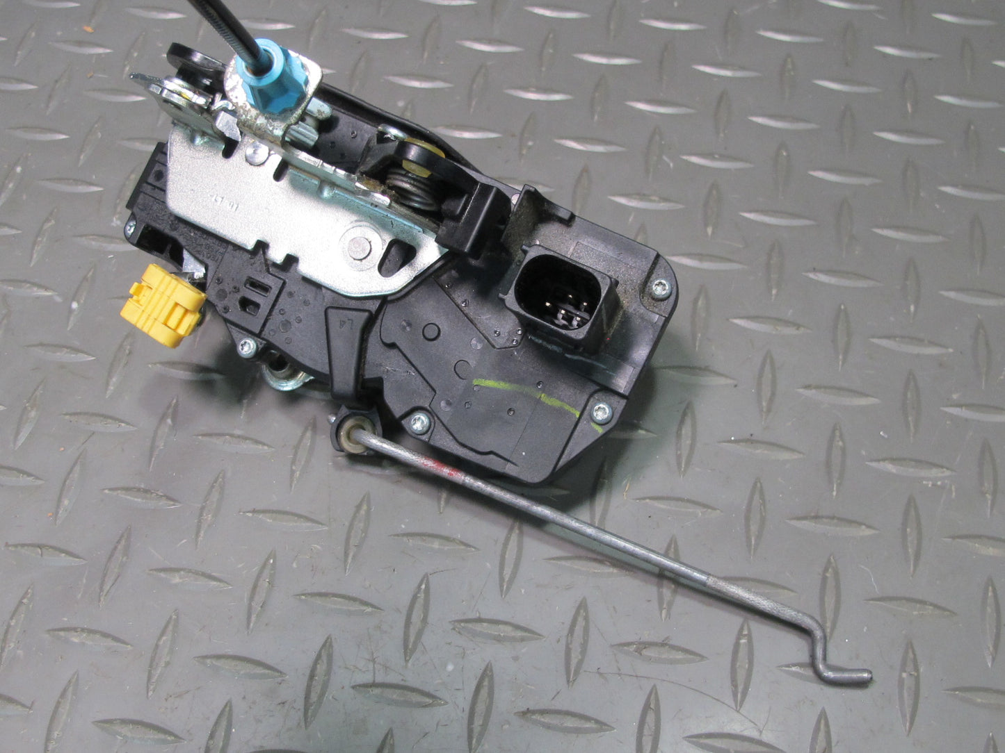 06-10 Pontiac Solstice Saturn SKY Left Door Lock Latch Actuator 15901300 OEM