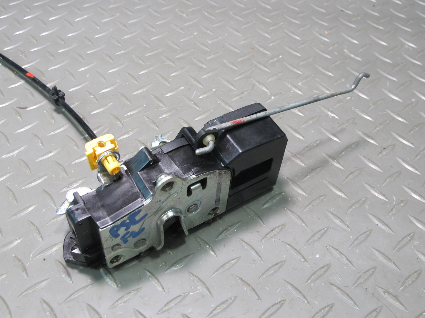 06-10 Pontiac Solstice Saturn SKY Left Door Lock Latch Actuator 15901300 OEM