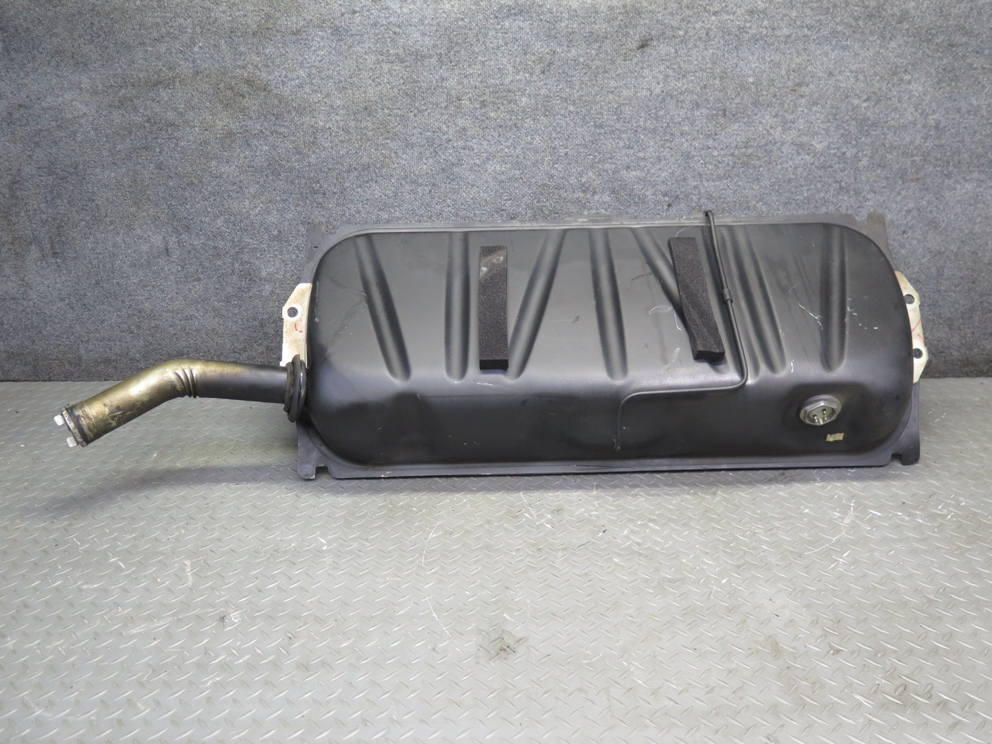 82-85 Mercedes W123 300D 240D Diesel Sedan Fuel Tank Unit w Cap OEM