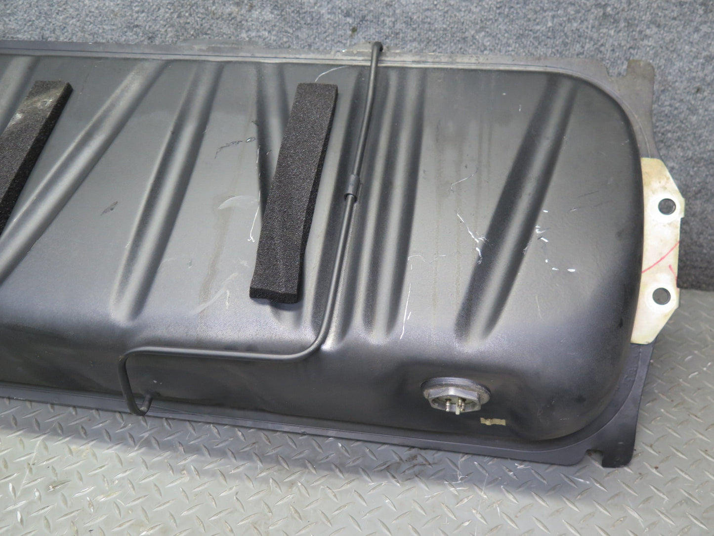 82-85 Mercedes W123 300D 240D Diesel Sedan Fuel Tank Unit w Cap OEM