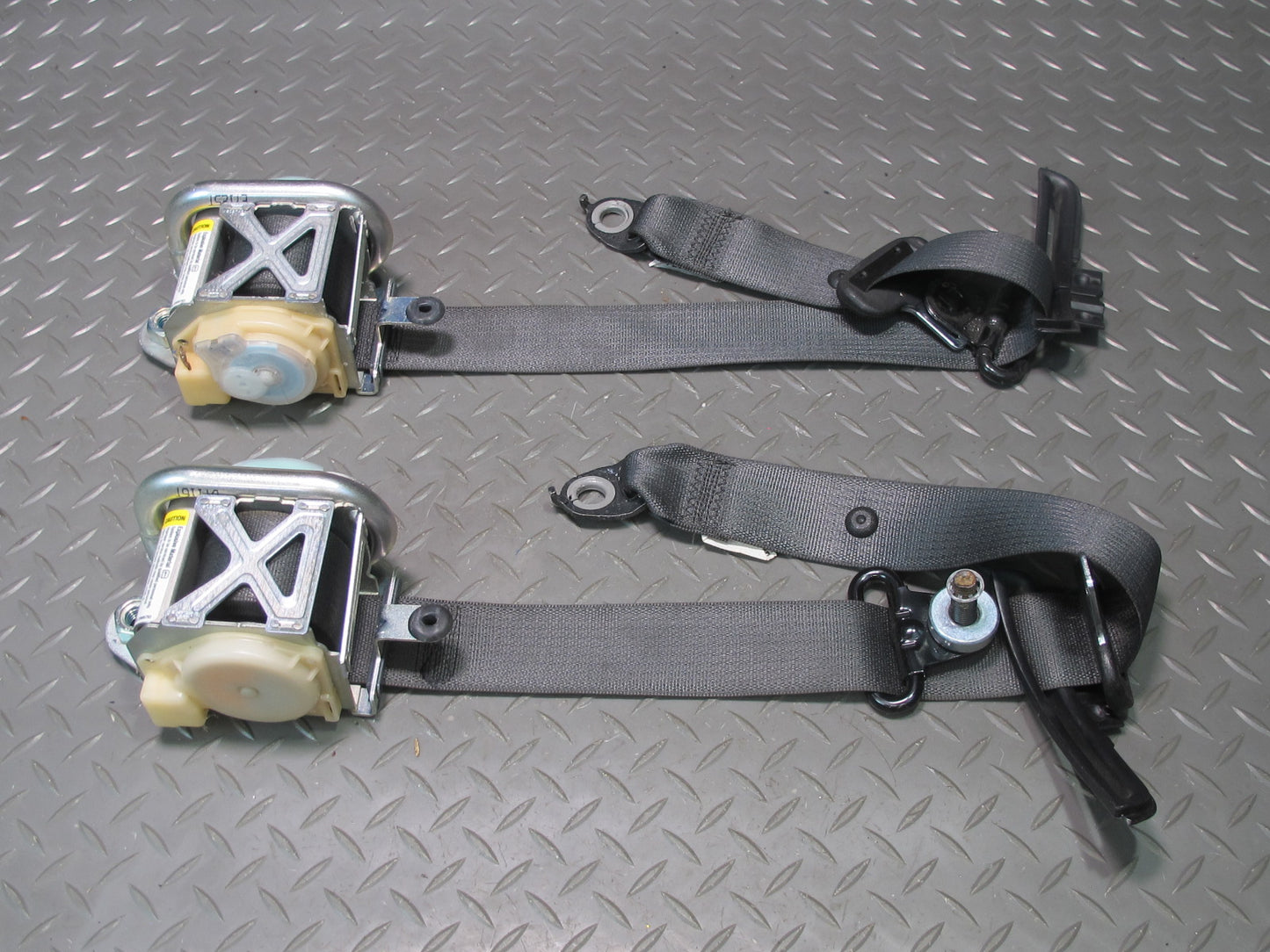 06-09 PONTIAC SOLSTICE FRONT RIGHT & LEFT SIDE SEATBELT RETRACTOR SET OEM