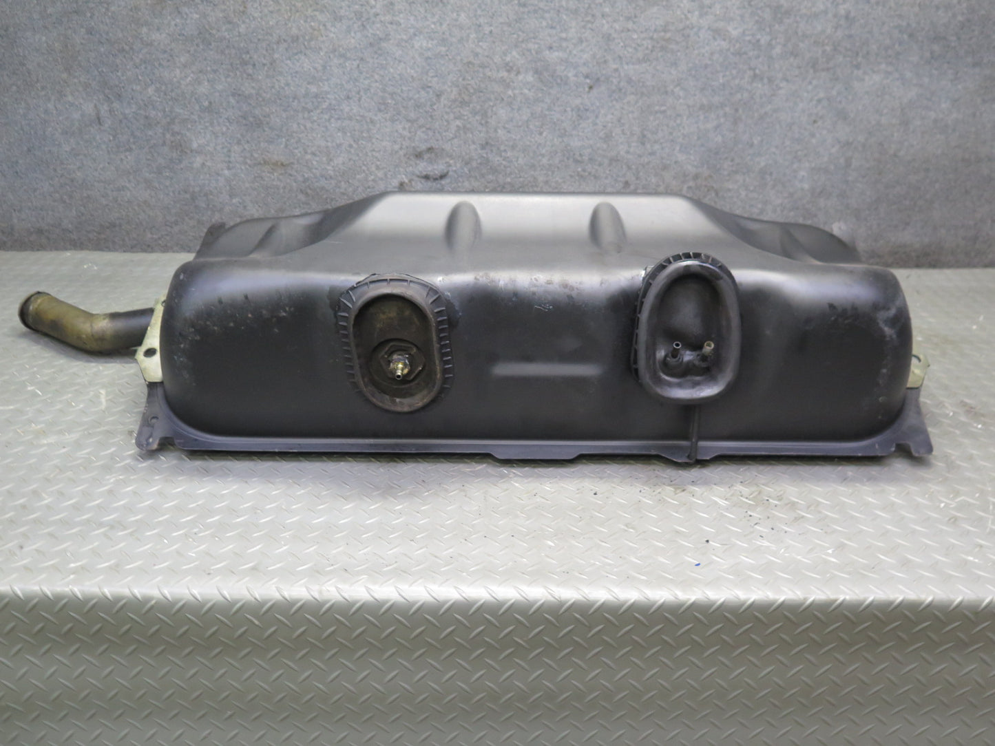 82-85 Mercedes W123 300D 240D Diesel Sedan Fuel Tank Unit w Cap OEM