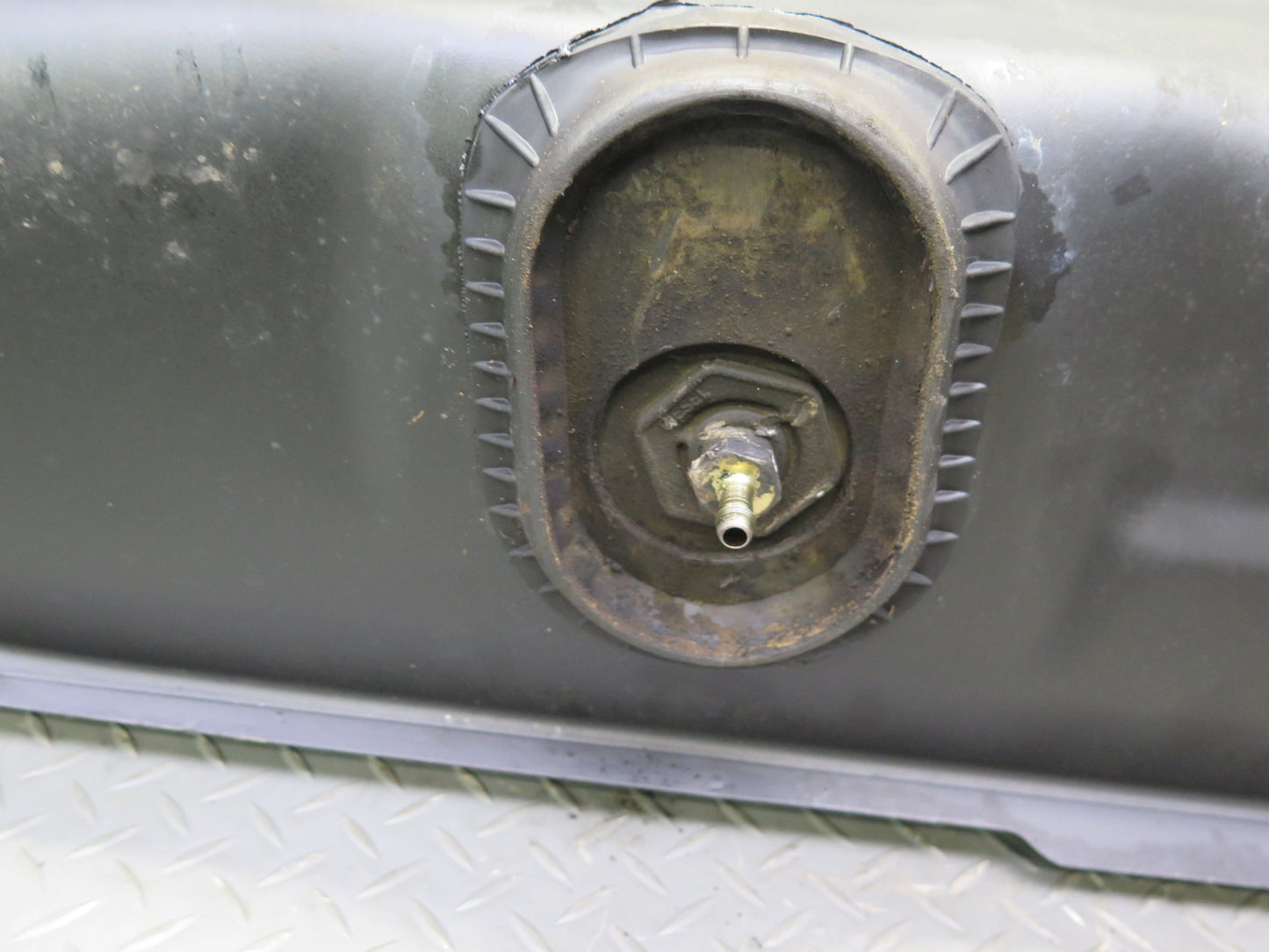 82-85 Mercedes W123 300D 240D Diesel Sedan Fuel Tank Unit w Cap OEM