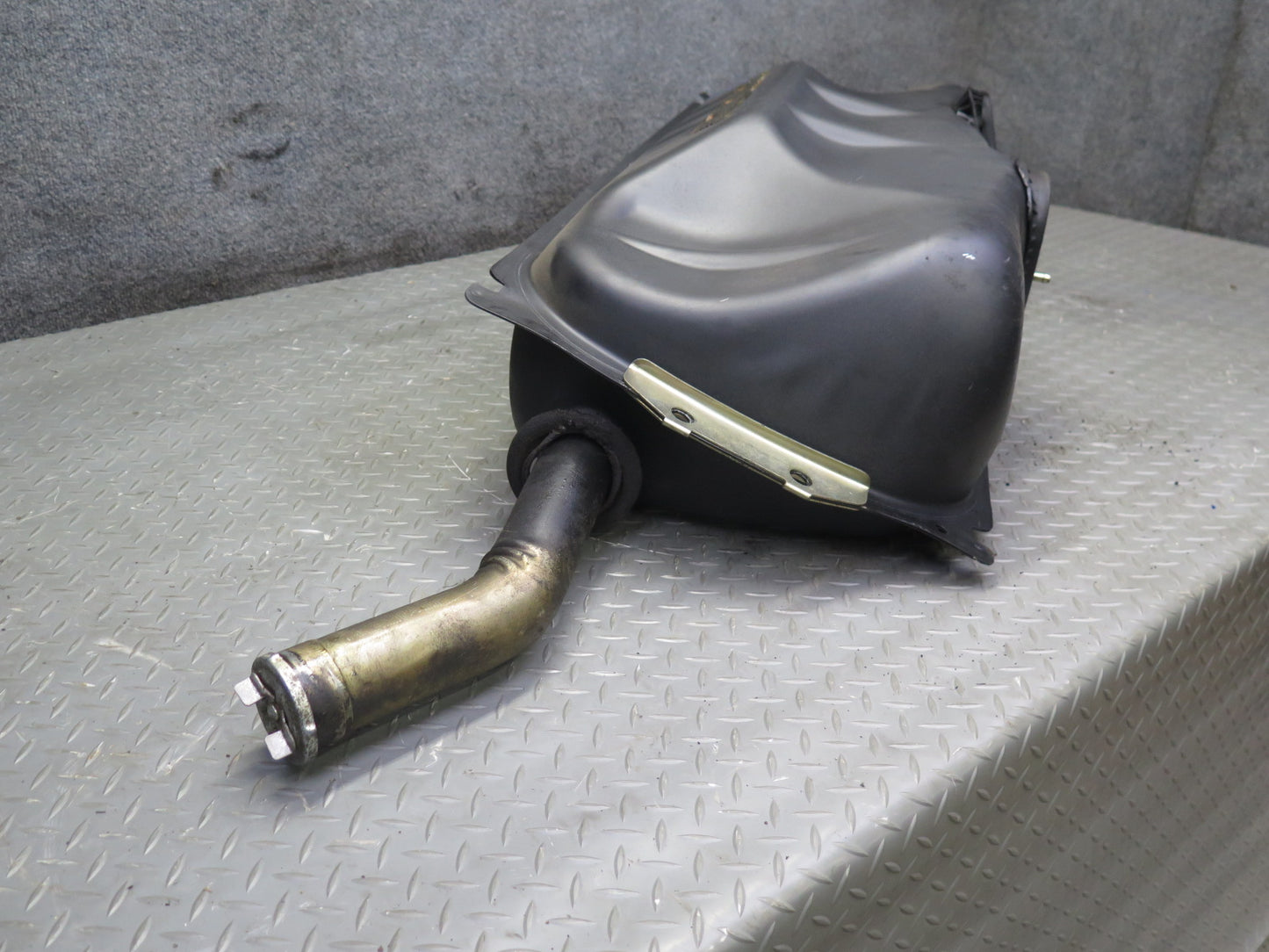 82-85 Mercedes W123 300D 240D Diesel Sedan Fuel Tank Unit w Cap OEM