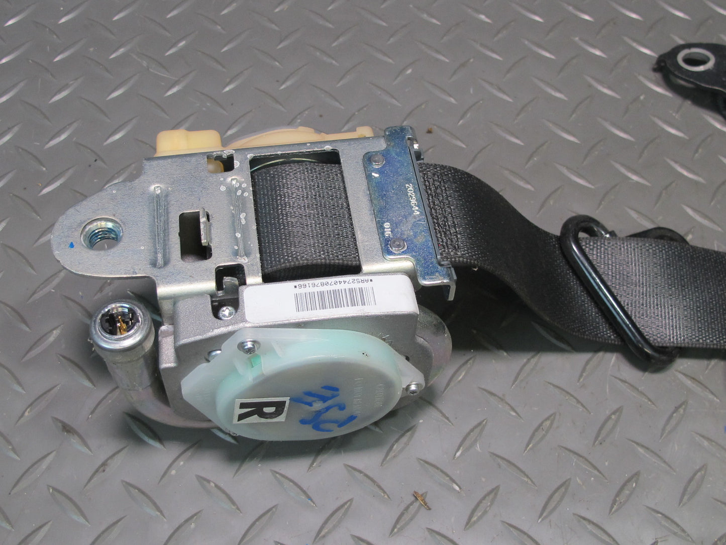 06-09 PONTIAC SOLSTICE FRONT RIGHT & LEFT SIDE SEATBELT RETRACTOR SET OEM