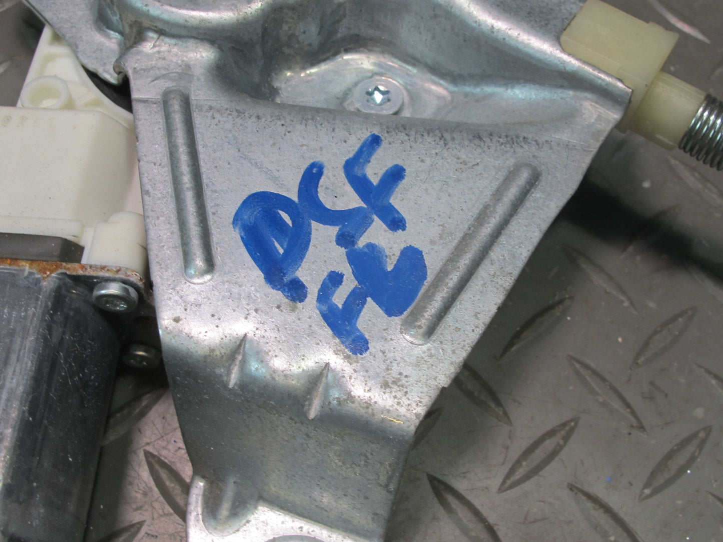 06-10 Pontiac Solstice Saturn SKY Left Door Window Regulator w Motor 20K OEM