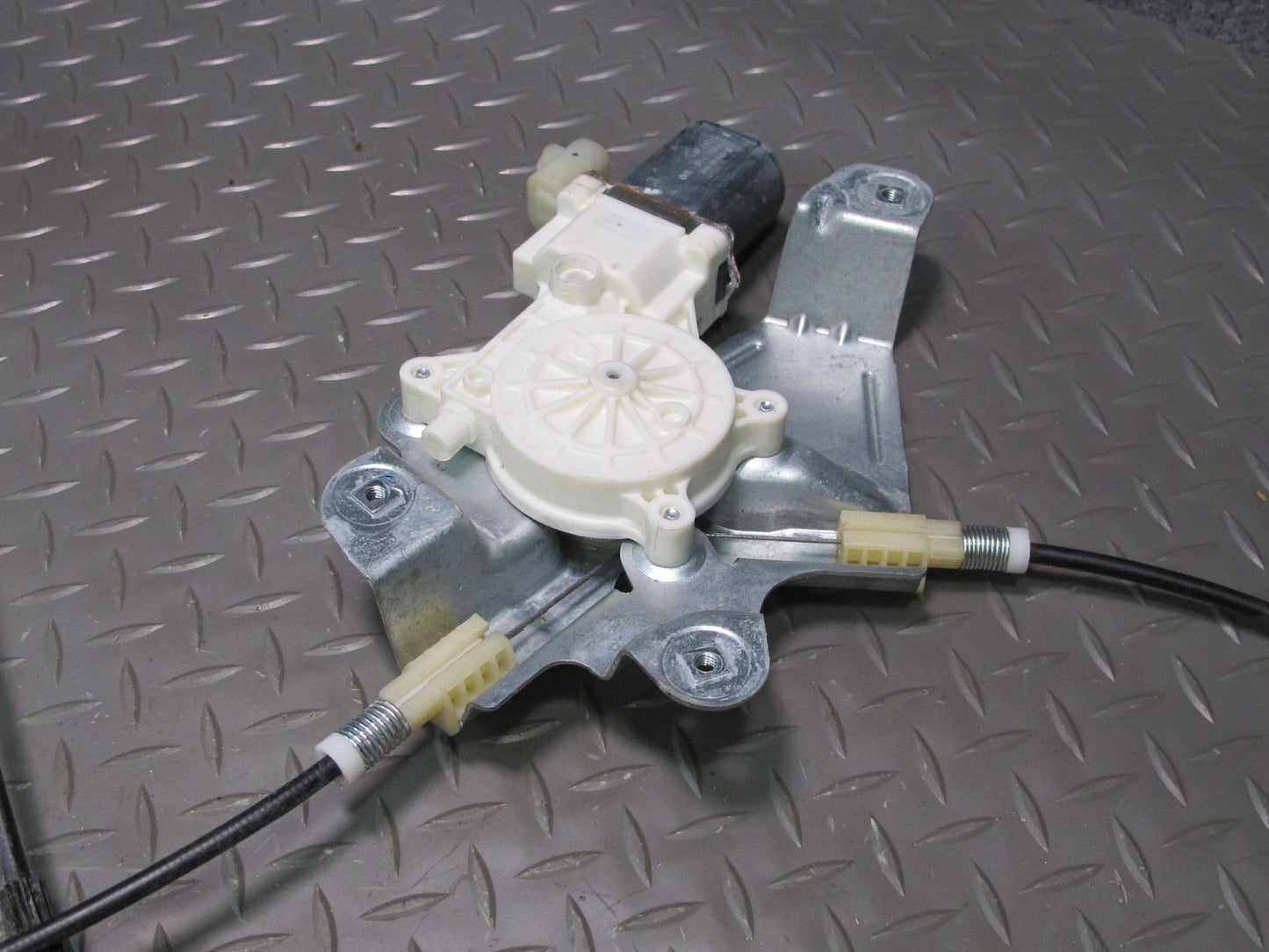 06-10 Pontiac Solstice Saturn SKY Left Door Window Regulator w Motor 20K OEM