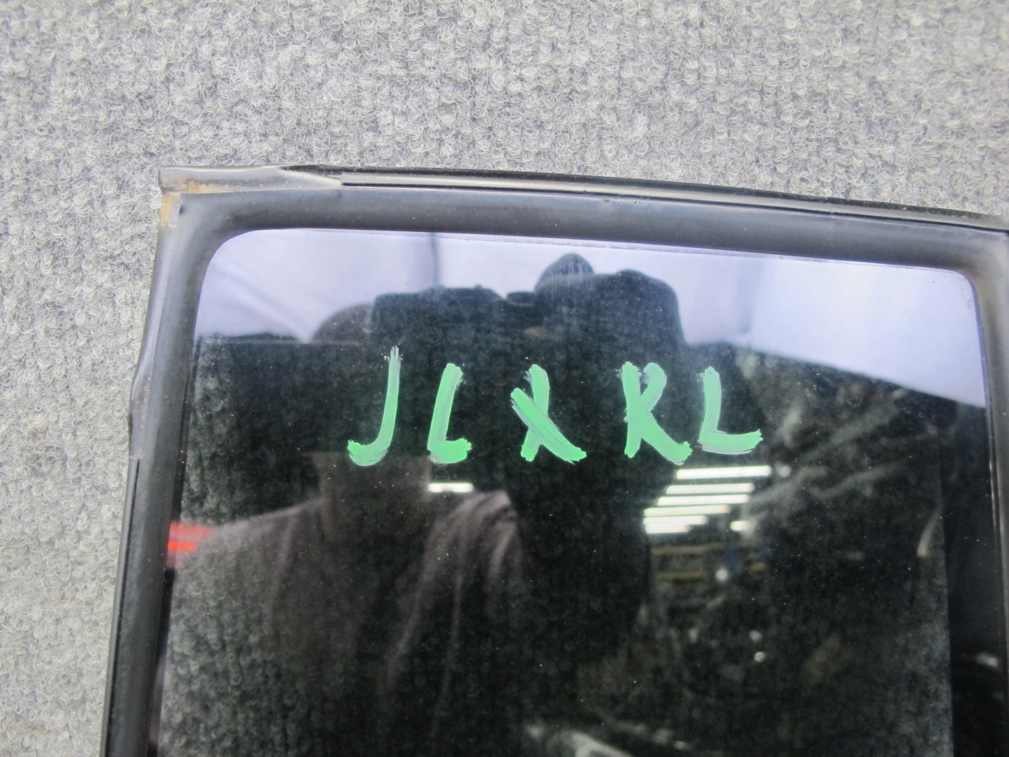 2004-2007 Lexus UZJ100L LX470 Rear Left Door Vent Fixed Glass Window