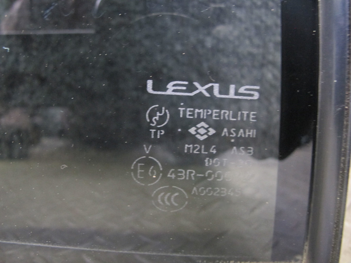2004-2007 Lexus UZJ100L LX470 Rear Left Door Vent Fixed Glass Window