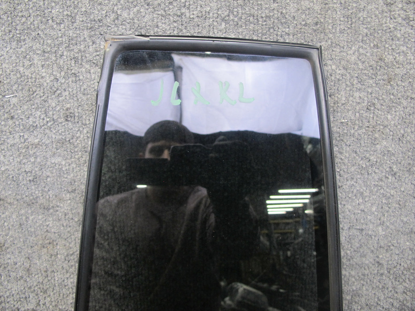 2004-2007 Lexus UZJ100L LX470 Rear Left Door Vent Fixed Glass Window