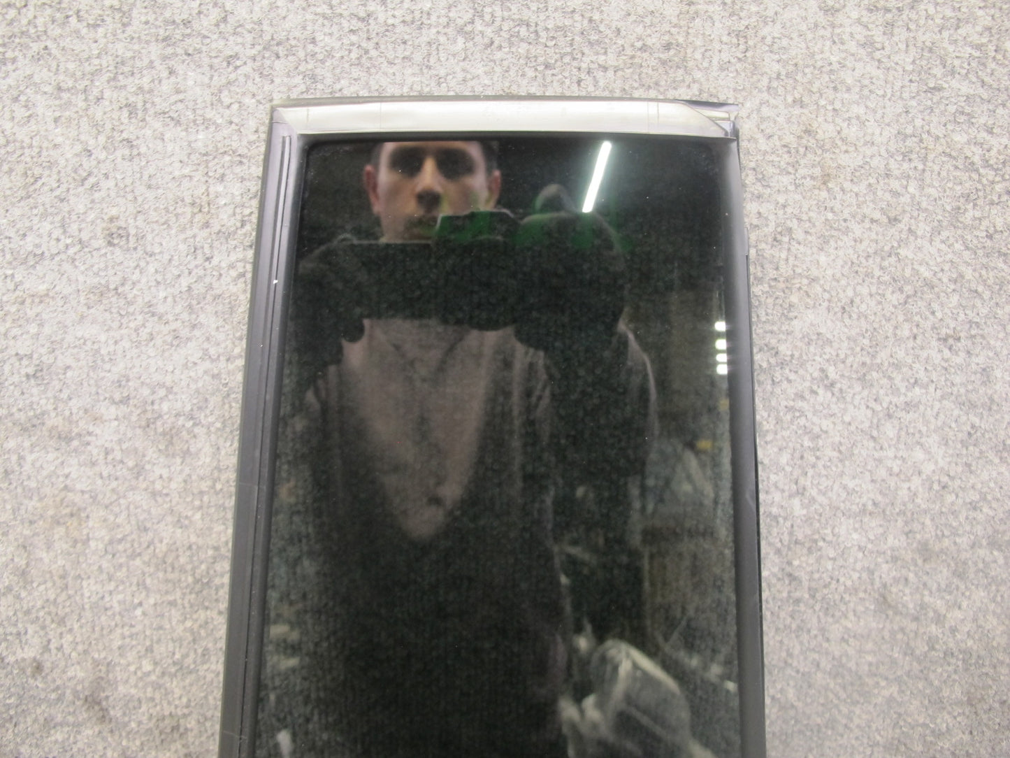 2004-2007 Lexus UZJ100L LX470 Rear Left Door Vent Fixed Glass Window