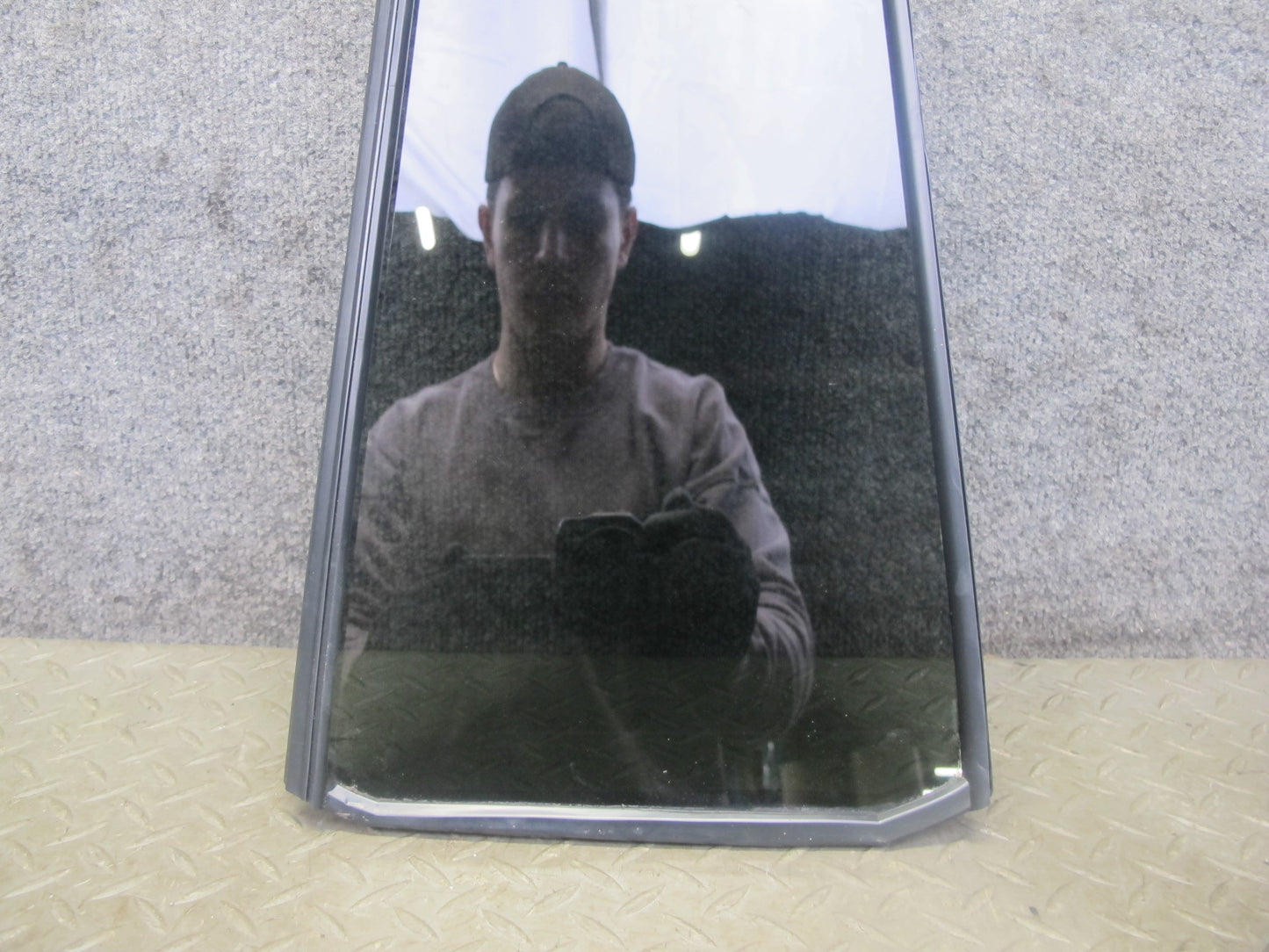 2004-2007 Lexus UZJ100L LX470 Rear Left Door Vent Fixed Glass Window