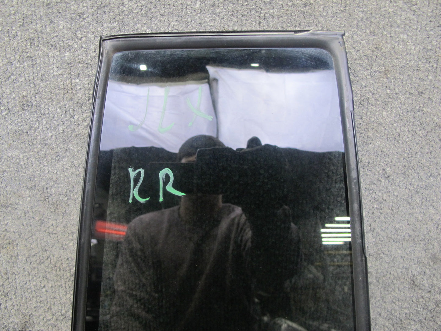 2003-2007 Lexus UZJ100L LX470 Rear Right Door Vent Fixed Glass Window