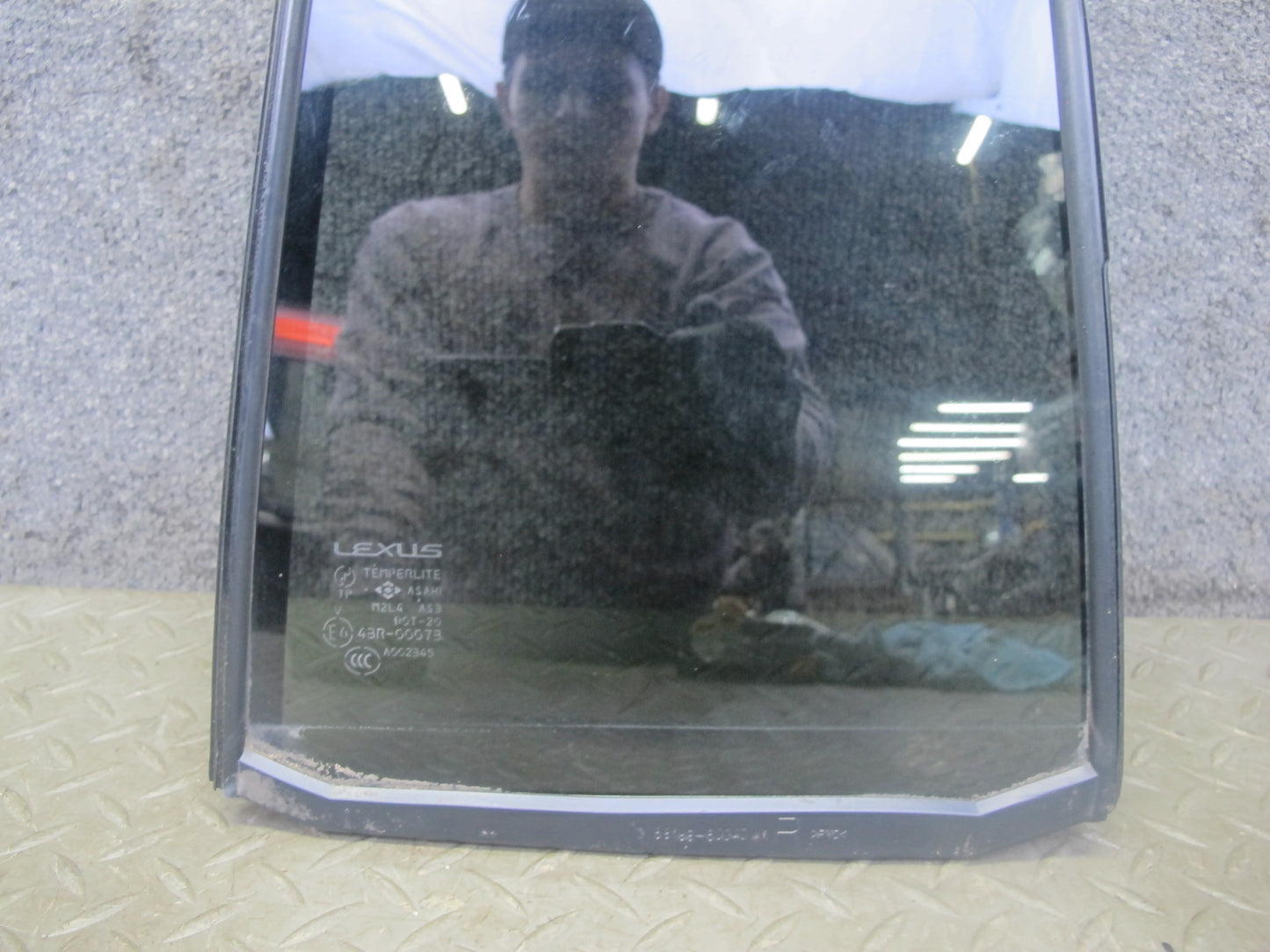 2003-2007 Lexus UZJ100L LX470 Rear Right Door Vent Fixed Glass Window