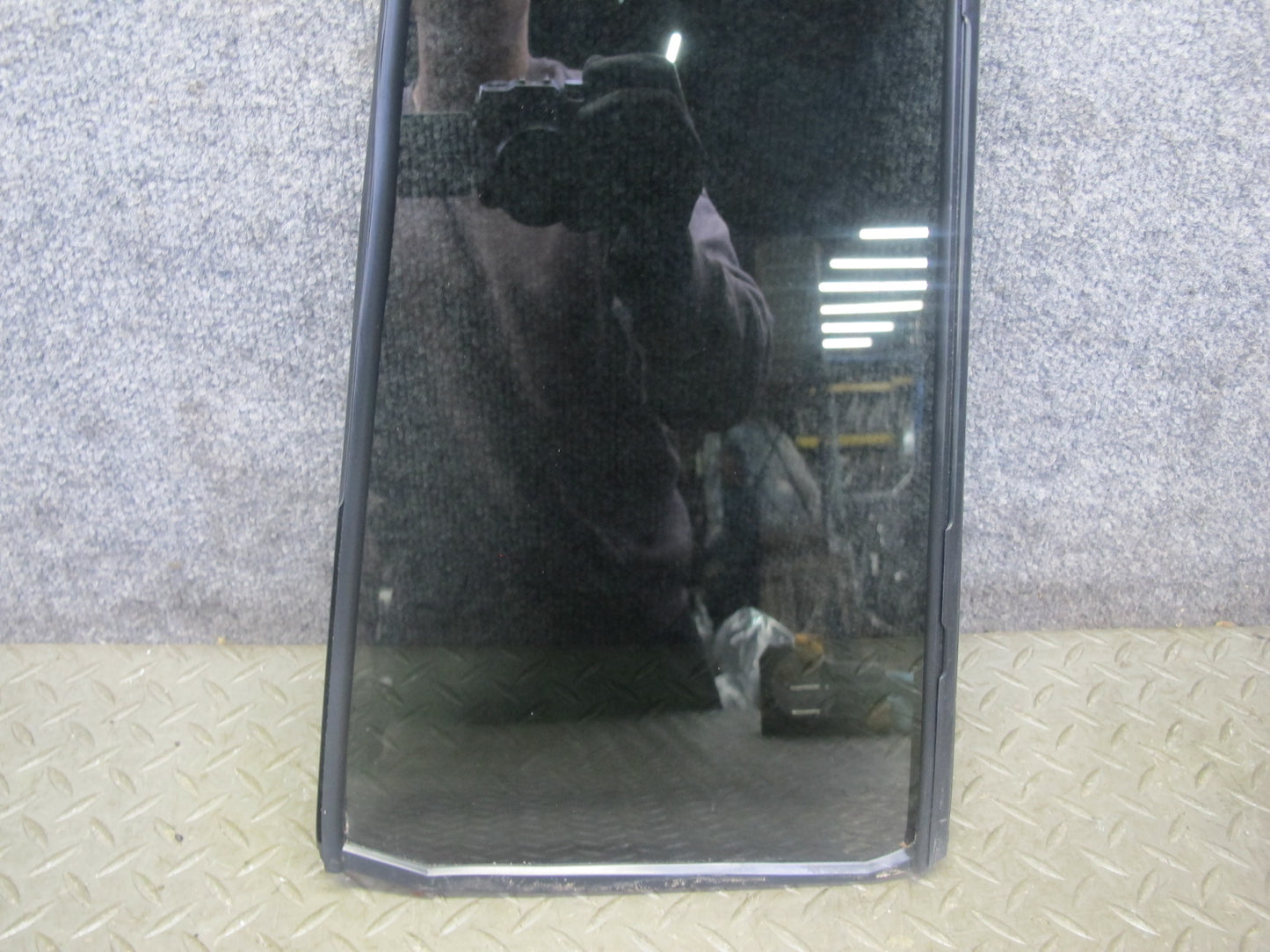 2003-2007 Lexus UZJ100L LX470 Rear Right Door Vent Fixed Glass Window