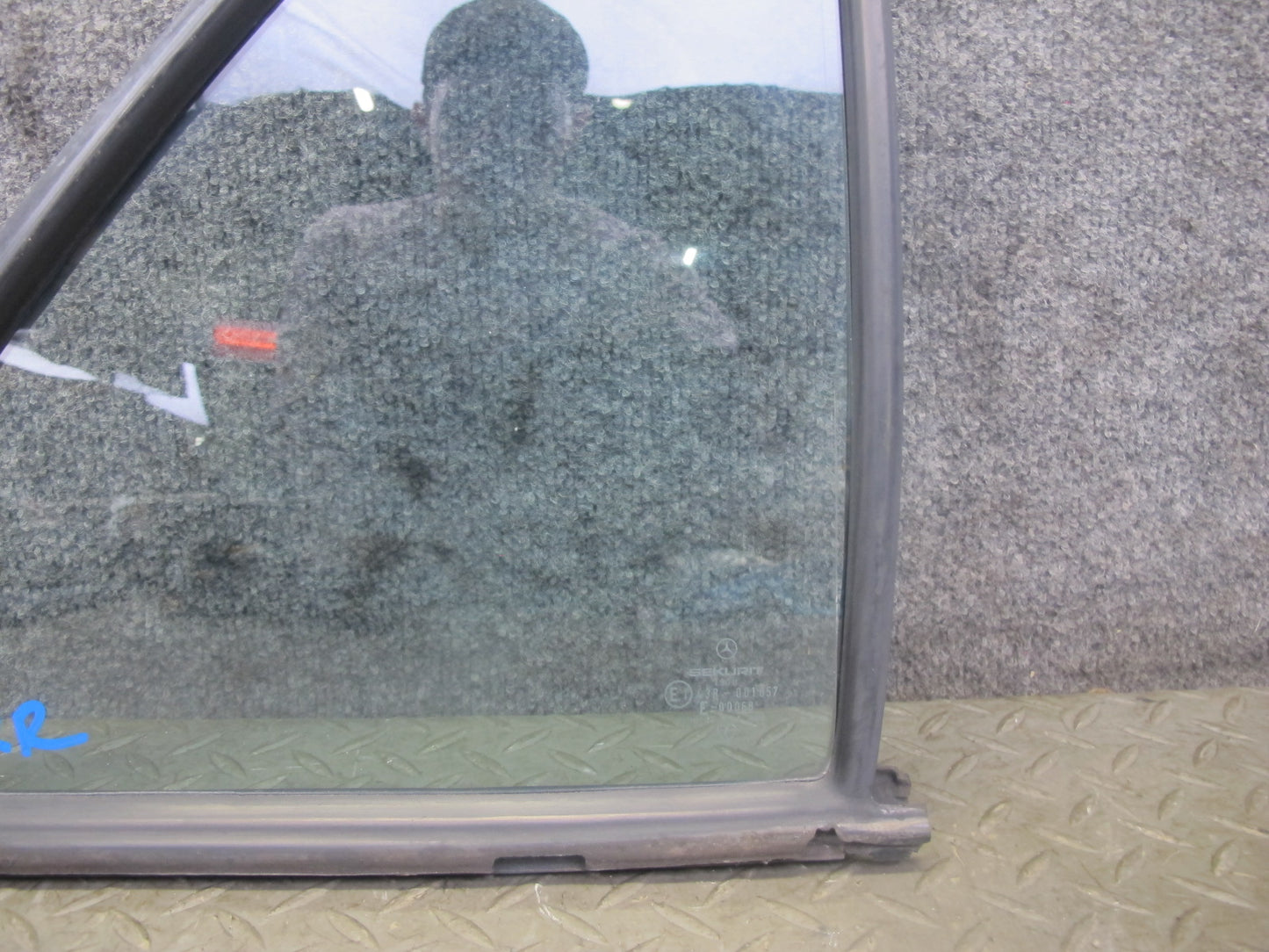 77-85 Mercedes W123 300D 240D Sedan Rear Right Door Vent Glass Window OEM