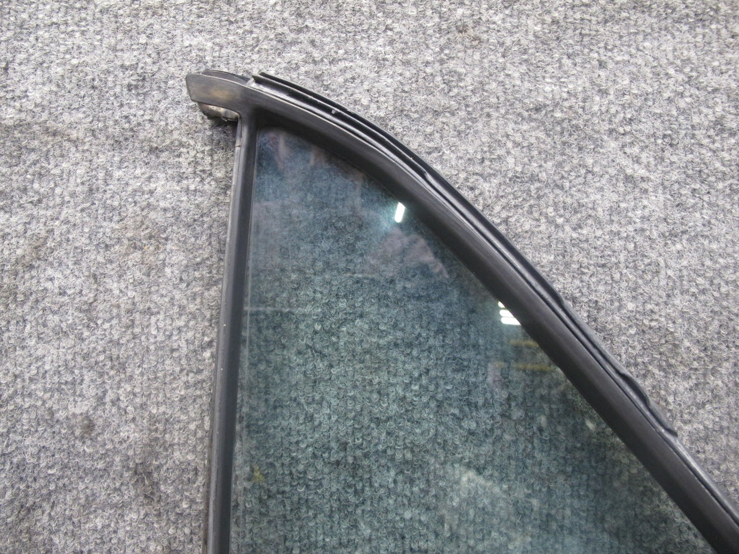 77-85 Mercedes W123 300D 240D Sedan Rear Right Door Vent Glass Window OEM