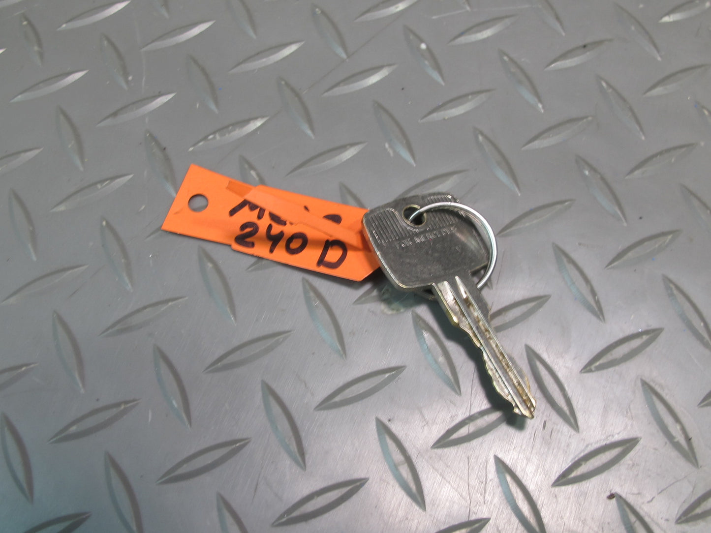 81-85 Mercedes W123 Diesel Ignition Switch Door Handle & Trunk Lock KEY Set OEM