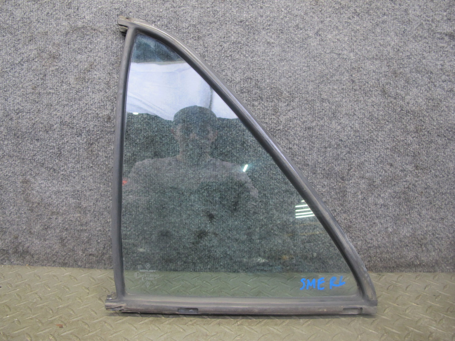 77-85 Mercedes W123 300D 240D Sedan Rear Right Door Vent Glass Window OEM