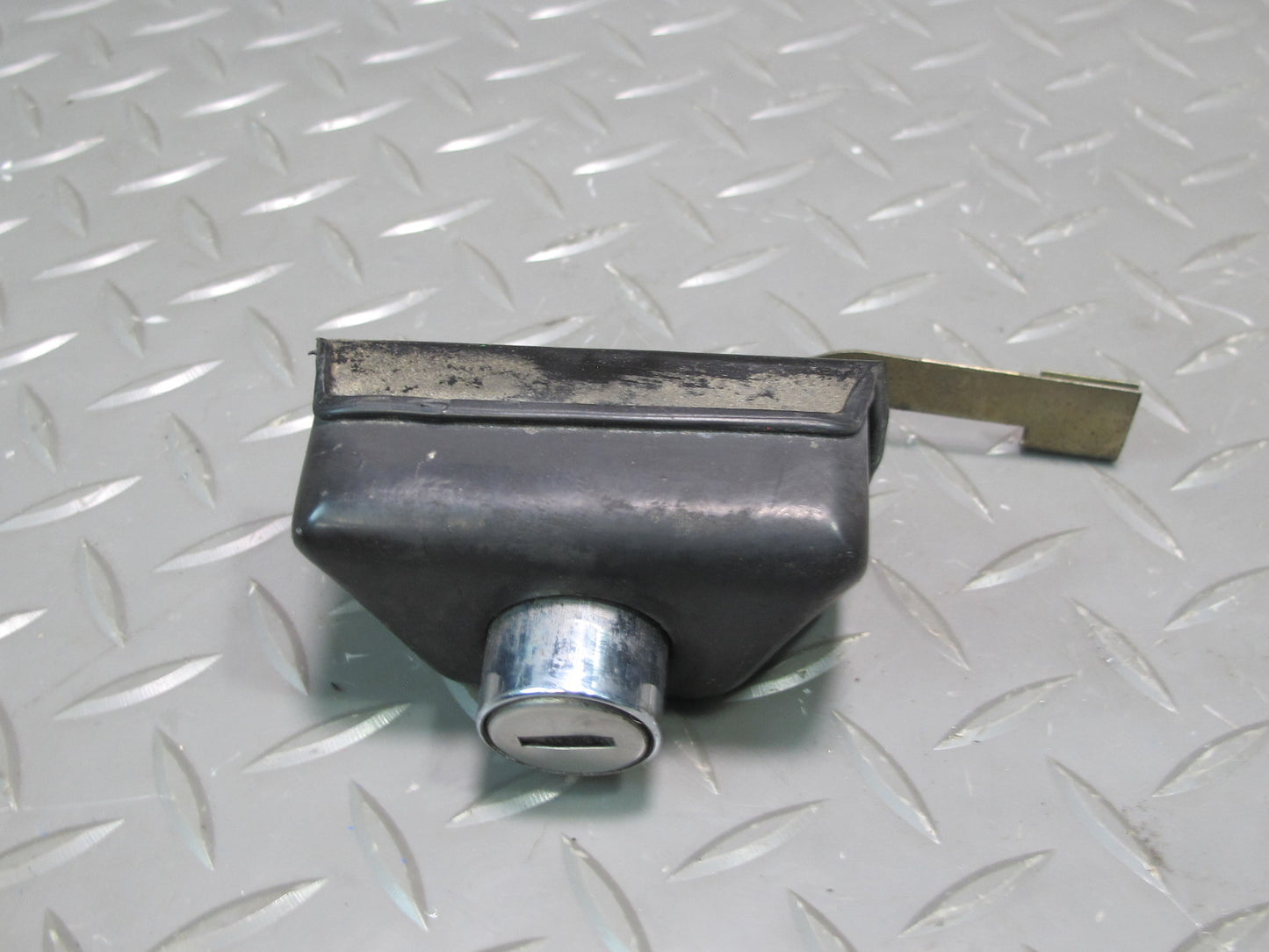 81-85 Mercedes W123 Diesel Ignition Switch Door Handle & Trunk Lock KEY Set OEM