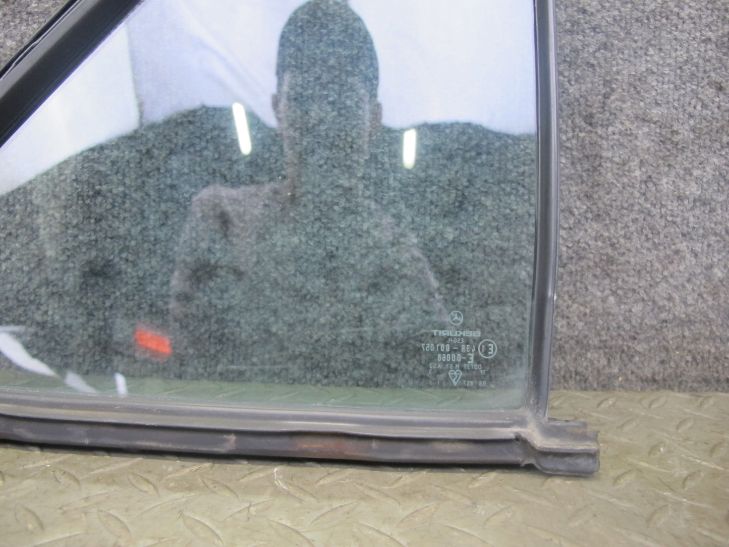 77-85 Mercedes W123 300D 240D Sedan Rear Right Door Vent Glass Window OEM