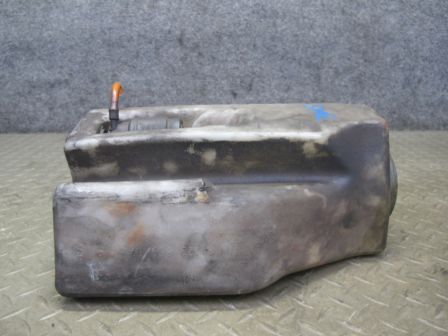 74-85 Mercedes W123 300D 240D Windshield Washer Fluid Reservoir Tank w Pump OEM