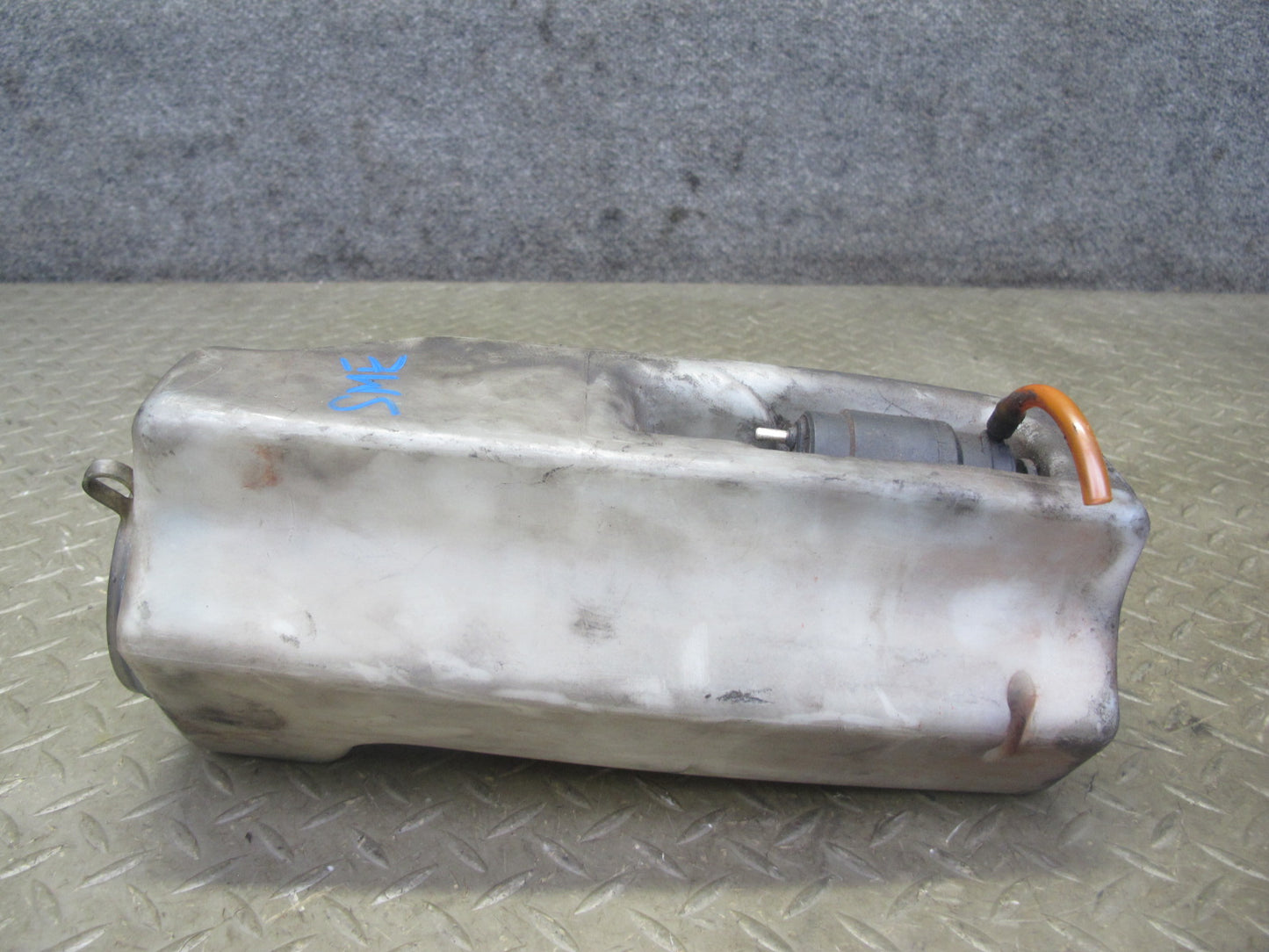 74-85 Mercedes W123 300D 240D Windshield Washer Fluid Reservoir Tank w Pump OEM
