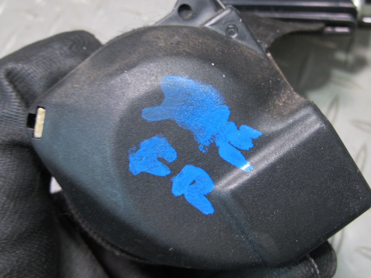 83-85 MERCEDES W123 240D FRONT LEFT RIGHT SEATBELT RETRACTOR SET OEM