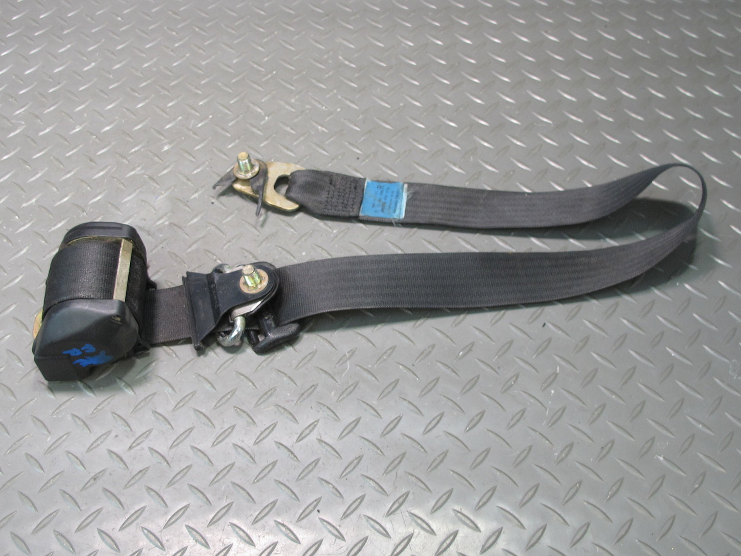 83-85 MERCEDES W123 240D FRONT LEFT RIGHT SEATBELT RETRACTOR SET OEM