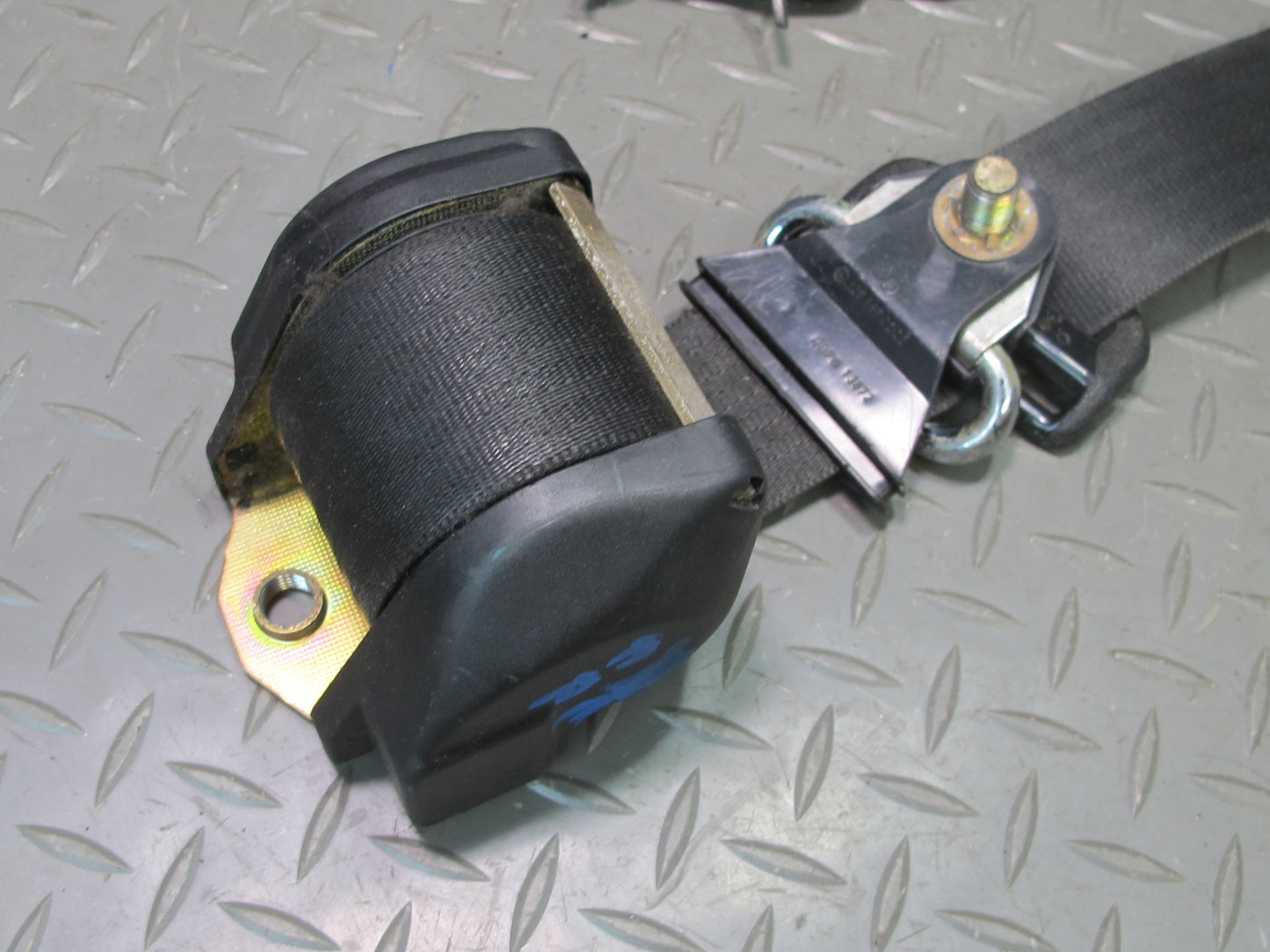 83-85 MERCEDES W123 240D FRONT LEFT RIGHT SEATBELT RETRACTOR SET OEM