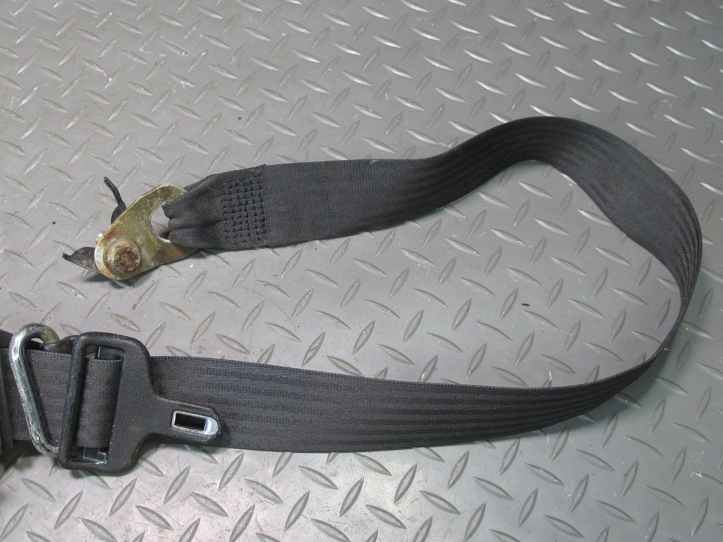 83-85 MERCEDES W123 240D FRONT LEFT RIGHT SEATBELT RETRACTOR SET OEM