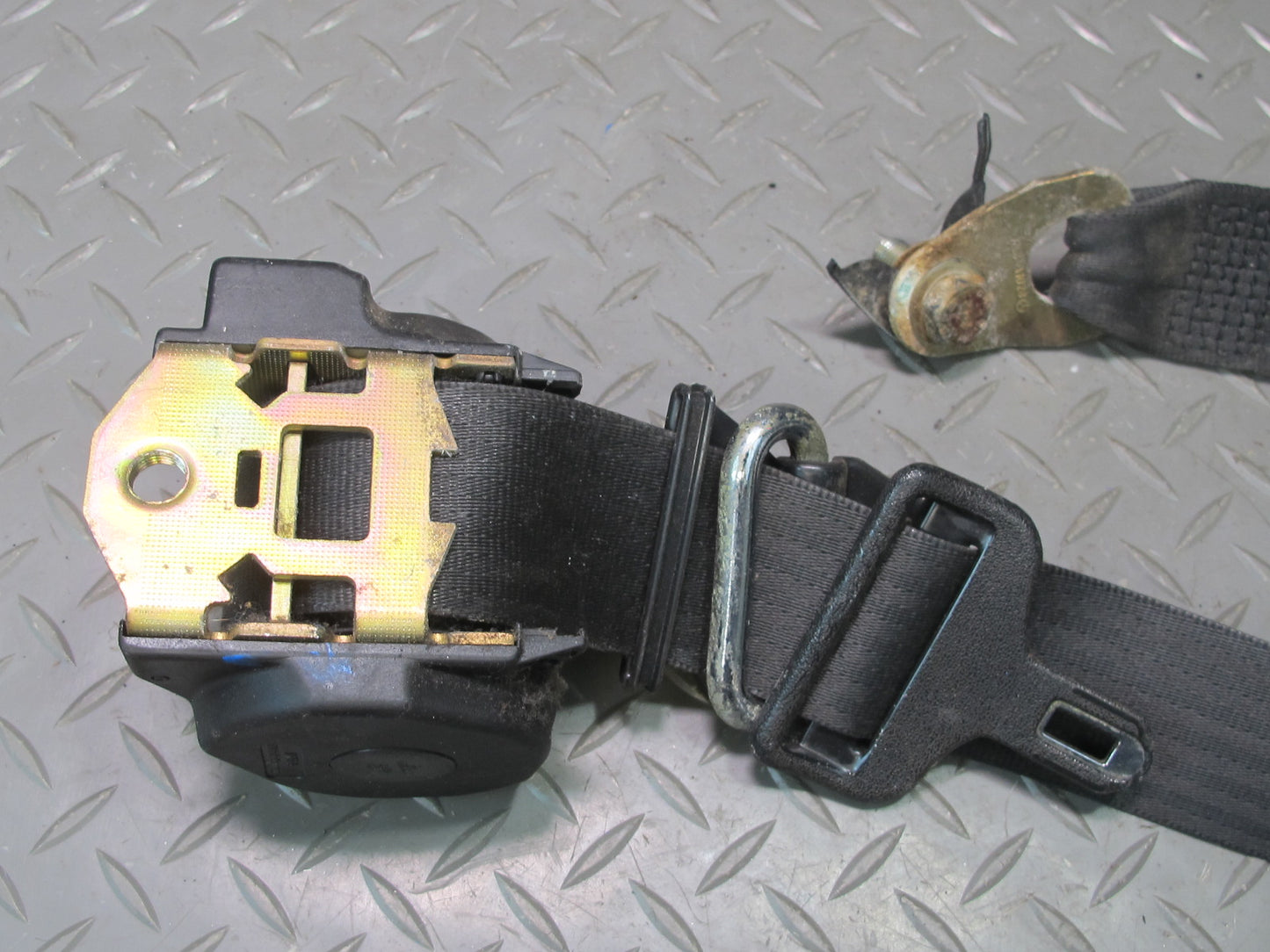 83-85 MERCEDES W123 240D FRONT LEFT RIGHT SEATBELT RETRACTOR SET OEM