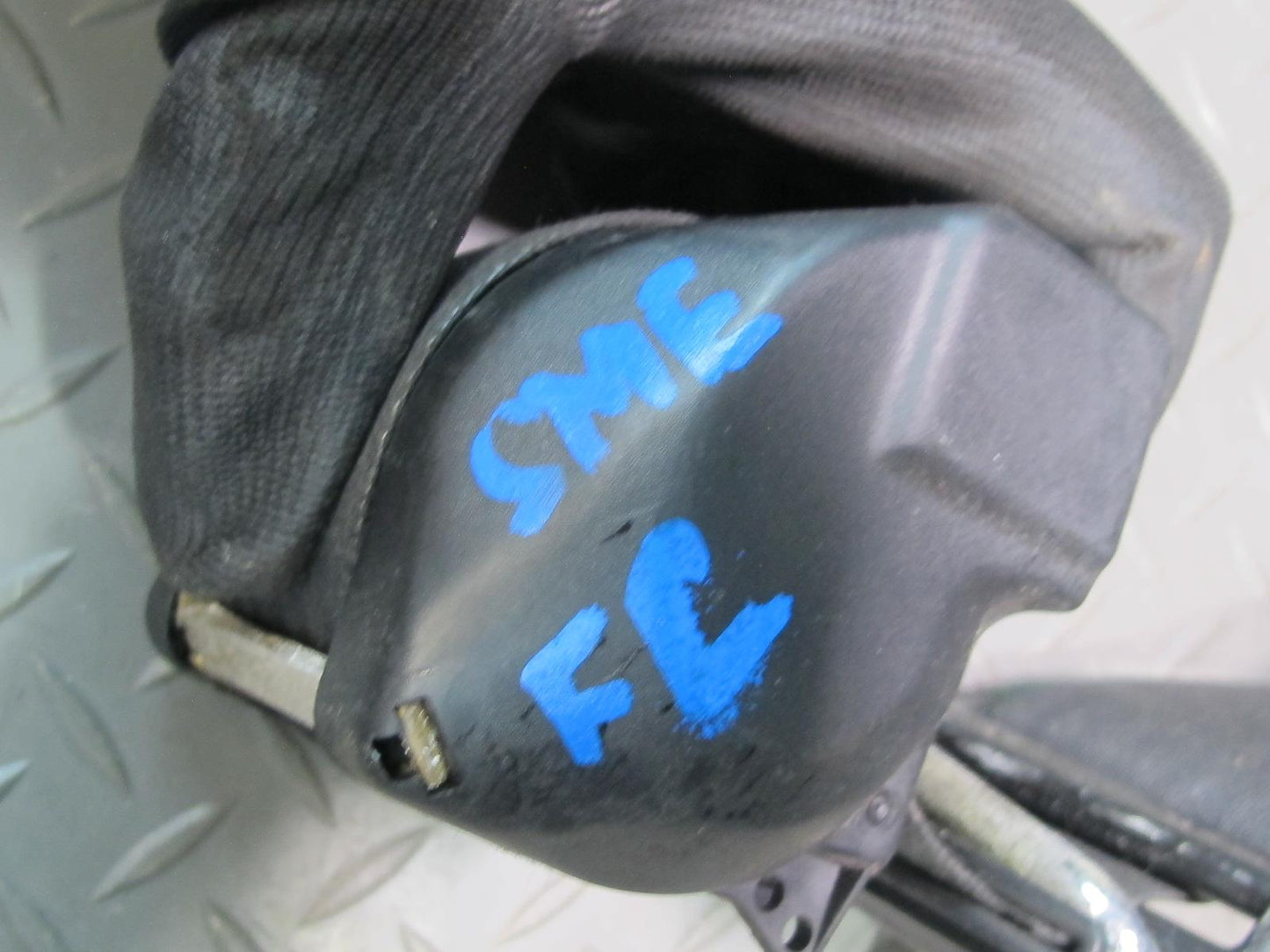 83-85 MERCEDES W123 240D FRONT LEFT RIGHT SEATBELT RETRACTOR SET OEM